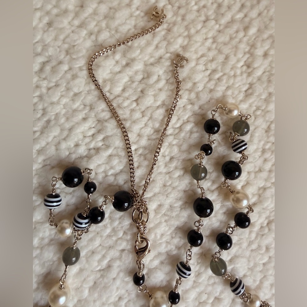 🤍Vintage Chanel Multicolor Beaded CC Necklace Pearls, Black & White Glass Beads🖤 - Picture 16 of 16